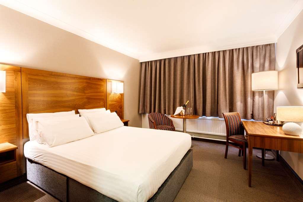 Cedar Court Hotel Huddersfield Room photo