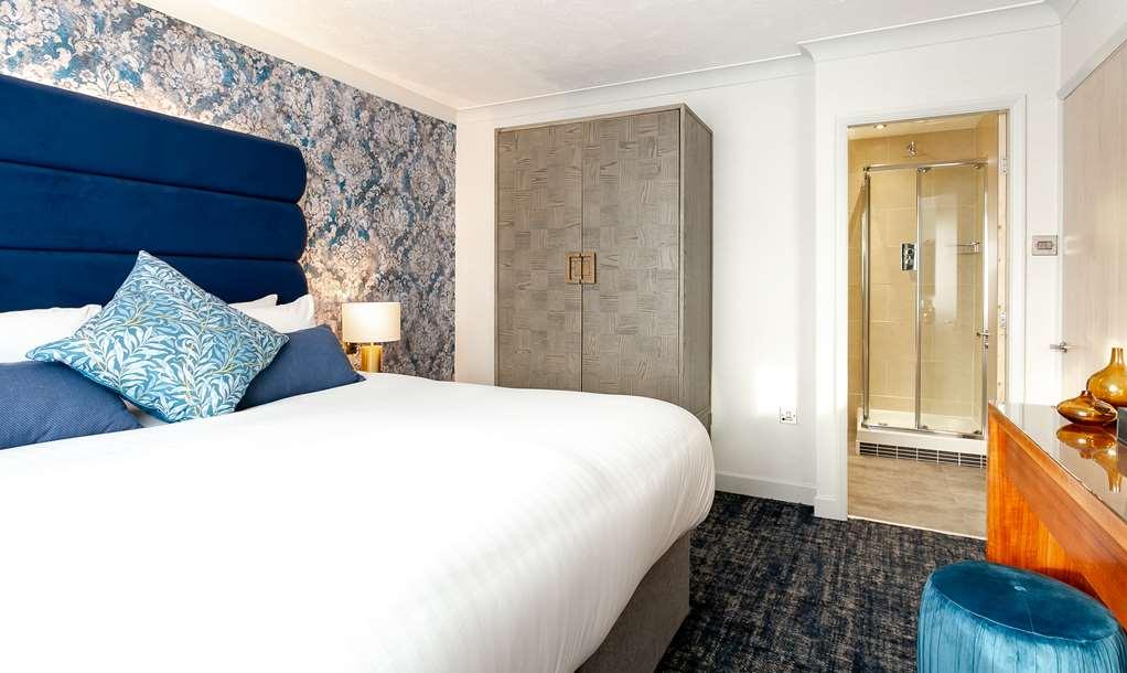 Cedar Court Hotel Huddersfield Room photo