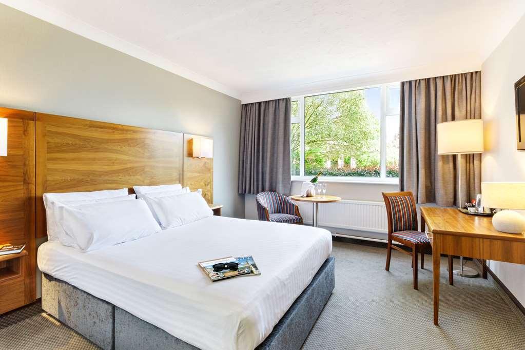 Cedar Court Hotel Huddersfield Room photo