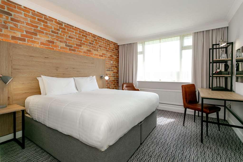 Cedar Court Hotel Huddersfield Room photo